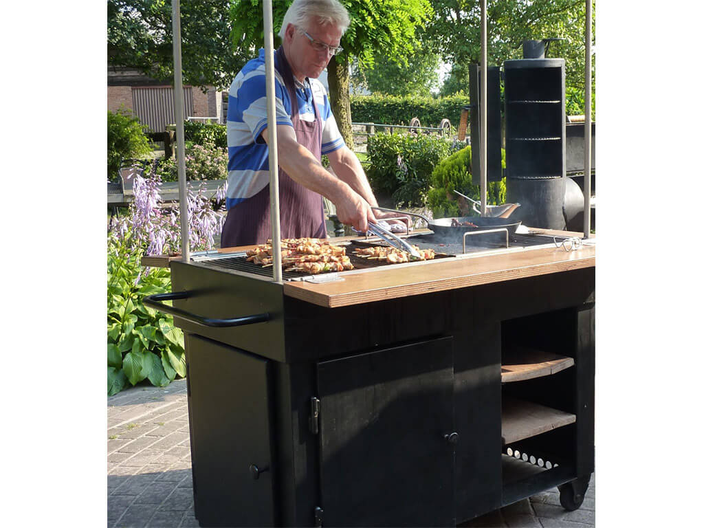 Groepsaccommodaties met 14 slaapkamers voor 28 35 personen. de betaalbare unieke BBQ cateraar voor groepen van 25 tot