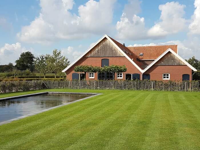 Groepsaccommodatie in Rekken (Gelderland) voor 16 personen met 6 slaapkamers en 3 badkamers.