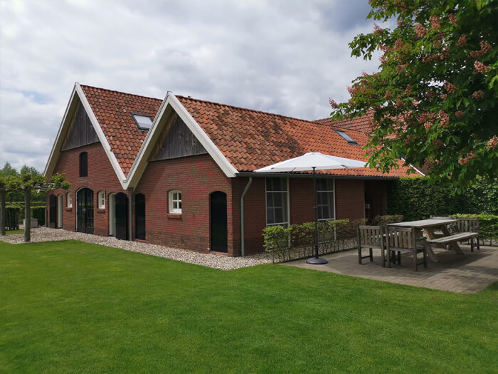 Groepsaccommodatie in Rekken (Gelderland) voor 16 personen met 6 slaapkamers en 3 badkamers.