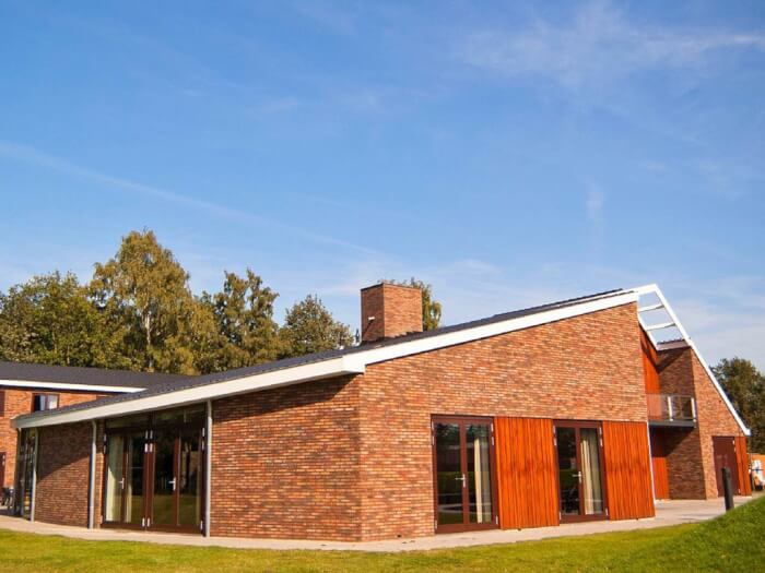 Groepsaccommodatie in Stadskanaal (Drenthe) voor 150 personen met 28 slaapkamers en 16 badkamers.