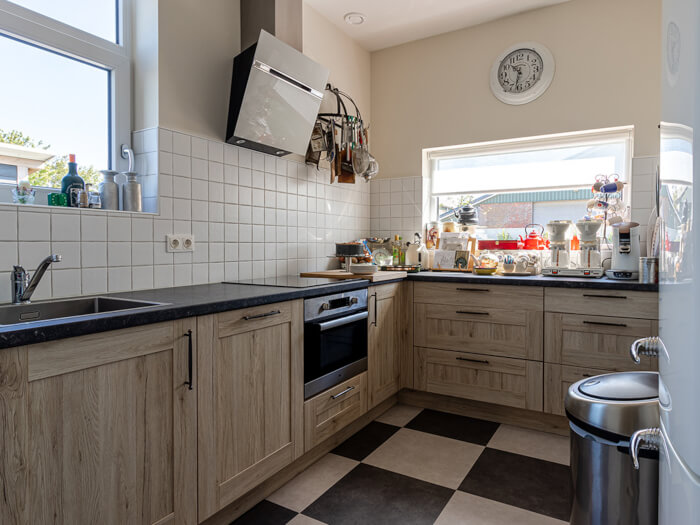 Groepsaccommodatie in Wolphaartsdijk (Zeeland) voor 14 personen met 7 slaapkamers en 2 badkamers.