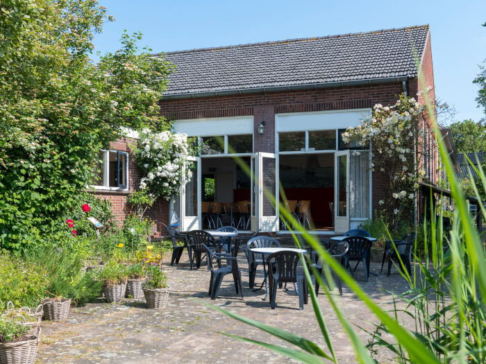 Groepsaccommodatie in Reeuwijk (Zuid-Holland) voor 44 personen met 2 slaapkamers en 4 badkamers.