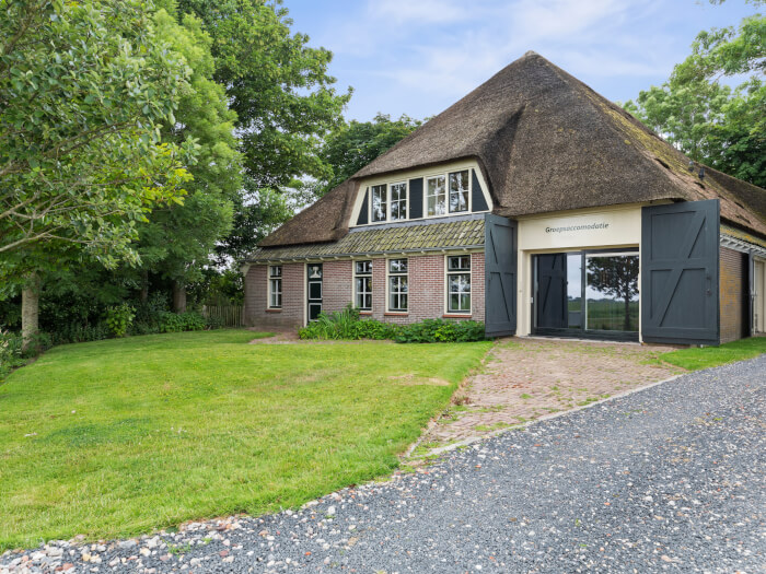 Groepsaccommodatie in Haringhuizen (Noord-Holland) voor 14 personen met 7 slaapkamers en 6 badkamers.