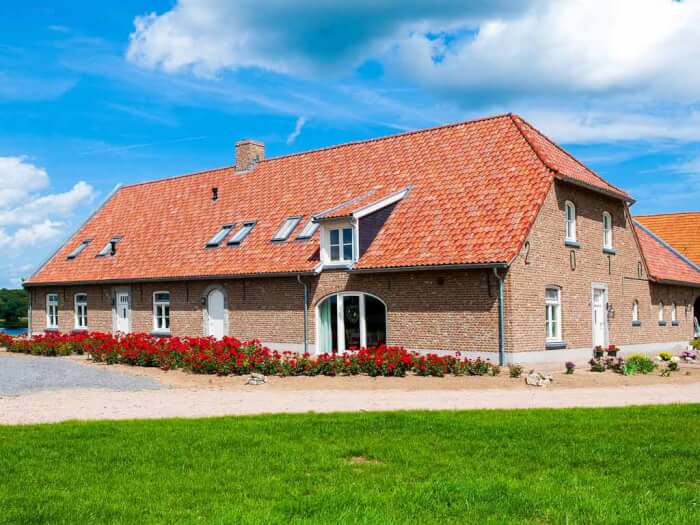 Groepsaccommodatie in Beesel (Limburg) voor 16 personen met 8 slaapkamers en 4 badkamers.