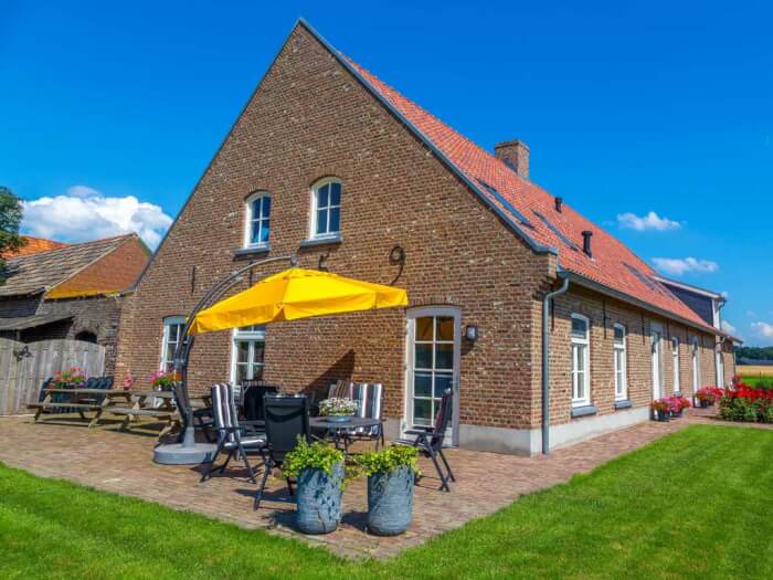 Groepsaccommodatie in Beesel (Limburg) voor 16 personen met 8 slaapkamers en 4 badkamers.