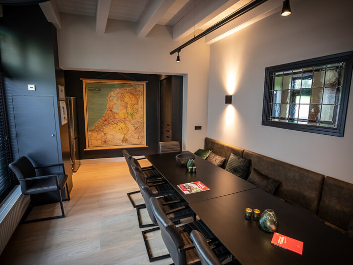 Groepsaccommodatie in Oldenzaal (Overijssel) voor 15 personen met 6 slaapkamers en 3 badkamers.