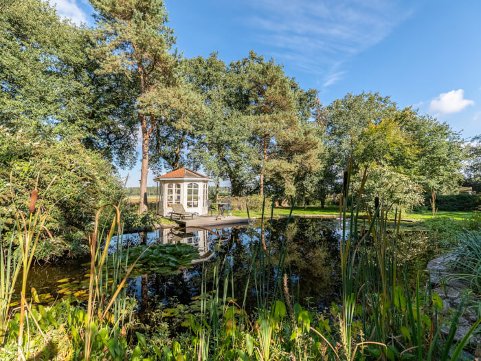 Groepsaccommodatie in Wielen (Overijssel) voor 18 personen met 7 slaapkamers en 3 badkamers.