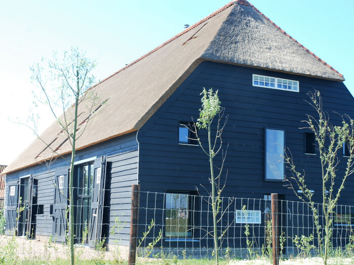 Groepsaccommodatie in Oostkapelle (Zeeland) voor 20 personen met 9 slaapkamers en 4 badkamers.