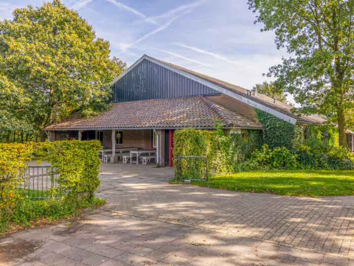 Groepsaccommodatie in Bladel (Noord-Brabant) voor 52 personen met 7 slaapkamers en 7 badkamers.