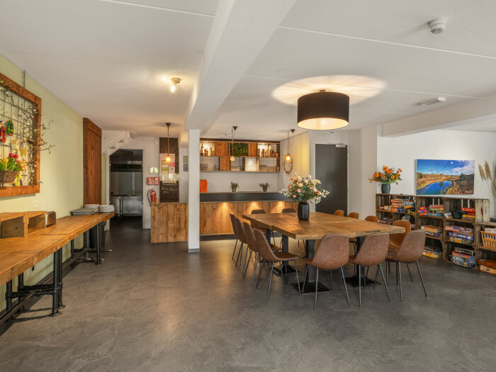 Groepsaccommodatie in Alverna (Gelderland) voor 30 personen met 11 slaapkamers en 11 badkamers.