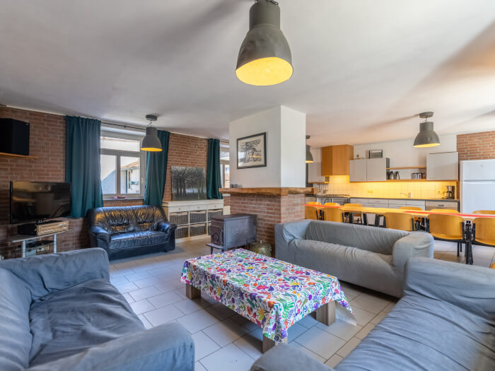 Groepsaccommodatie in Sint Geertruid (Limburg) voor 14 personen met 3 slaapkamers en 2 badkamers.
