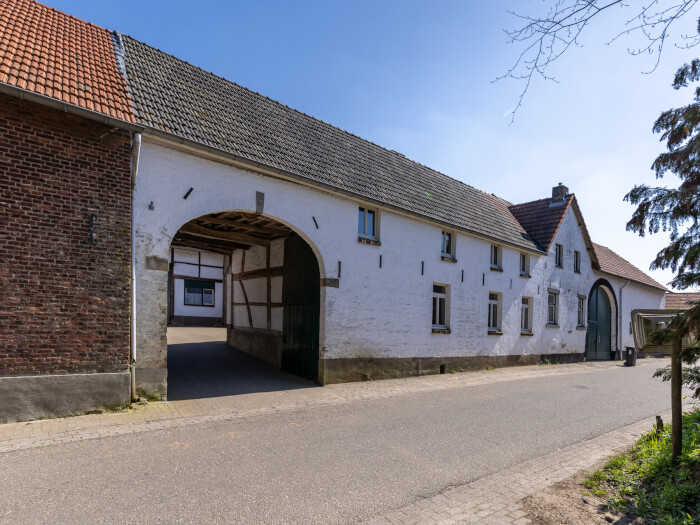 Groepsaccommodatie in Sint Geertruid (Limburg) voor 14 personen met 3 slaapkamers en 2 badkamers.