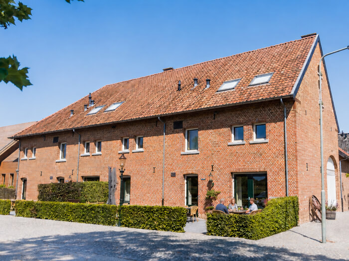 Groepsaccommodatie in Slenaken (Limburg) voor 26 personen met 10 slaapkamers en 9 badkamers.