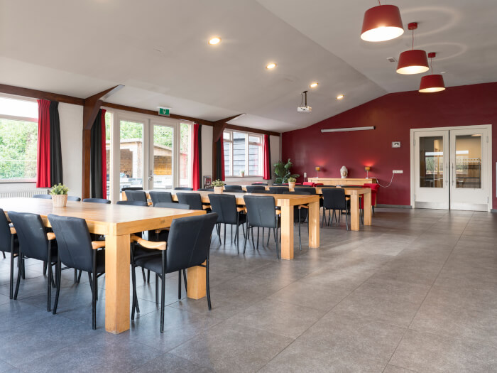 Groepsaccommodatie in Dongen (Noord-Brabant) voor 34 personen met 10 slaapkamers en 10 badkamers.