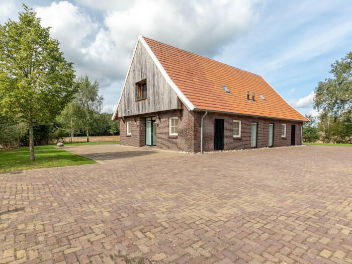 Groepsaccommodatie in Denekamp (Overijssel) voor 10 personen met 5 slaapkamers en 2 badkamers.