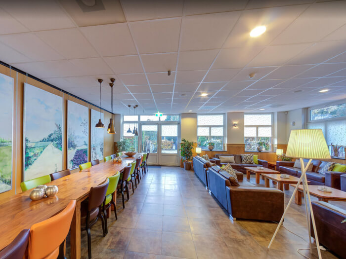Groepsaccommodatie in Schaijk (Noord-Brabant) voor 24 personen met 12 slaapkamers en 12 badkamers.