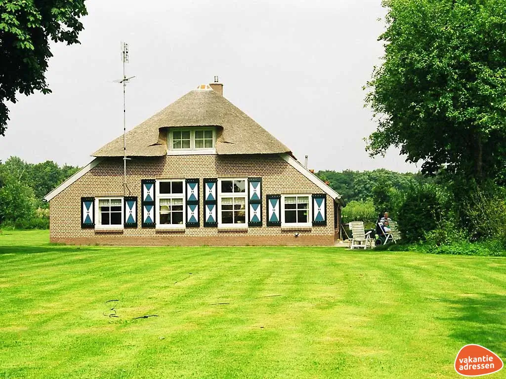 Groepsaccommodatie in Ommen (Overijssel) voor 16 personen met 6 slaapkamers en 2 badkamers.