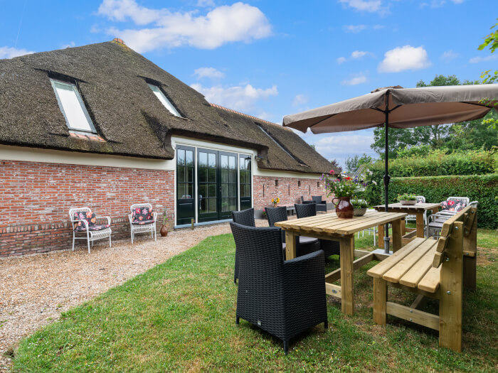 Groepsaccommodatie in Wijdenes (Noord-Holland) voor 16 personen met 8 slaapkamers en 4 badkamers.