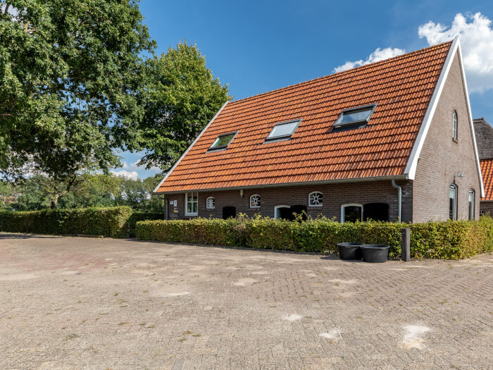 Groepsaccommodatie in Holten (Overijssel) voor 14 personen met 6 slaapkamers en 3 badkamers.