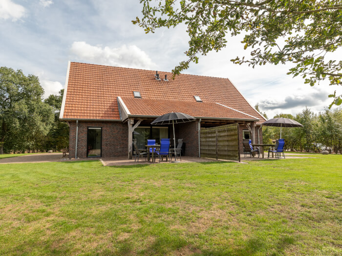 Groepsaccommodatie in Denekamp (Overijssel) voor 10 personen met 5 slaapkamers en 2 badkamers.
