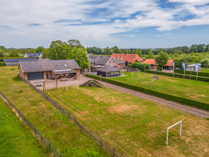 Groepsaccommodatie in Beugen (Noord-Brabant) voor 10 personen met 3 slaapkamers en 2 badkamers.