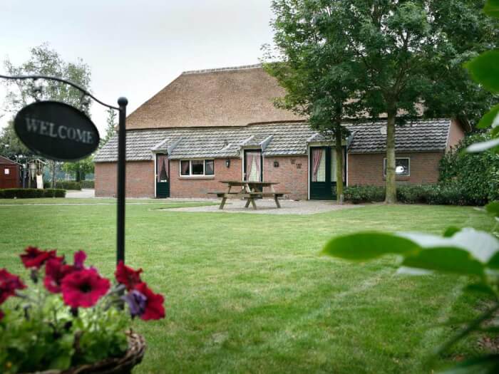 Groepsaccommodatie in Moergestel (Noord-Brabant) voor 14 personen met 5 slaapkamers en 2 badkamers.