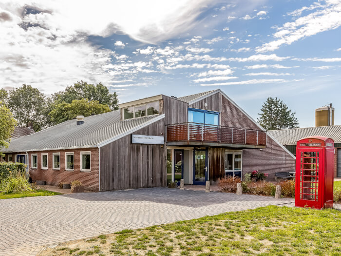 Groepsaccommodatie in Vollenhove (Overijssel) voor 30 personen met 10 slaapkamers en 10 badkamers.