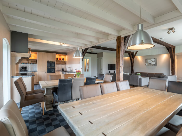 Groepsaccommodatie in Winterswijk (Gelderland) voor 20 personen met 7 slaapkamers en 5 badkamers.