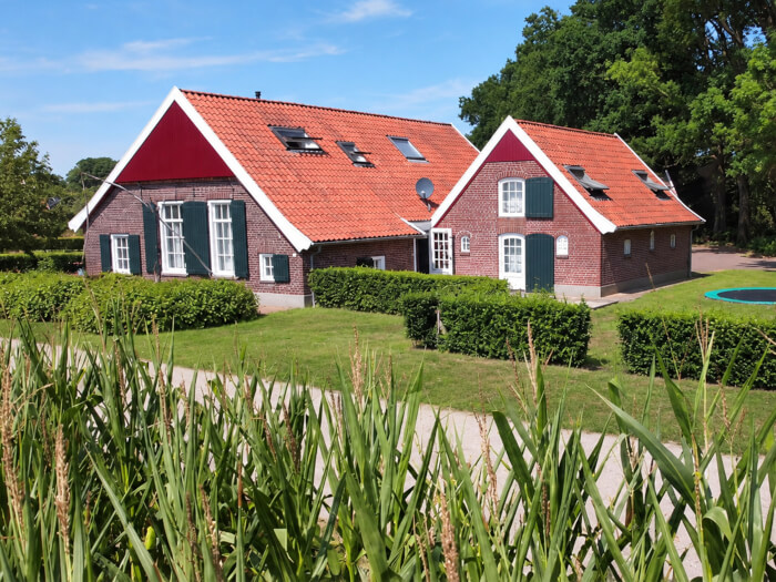 Groepsaccommodatie in Winterswijk (Gelderland) voor 11 personen met 5 slaapkamers en 2 badkamers.