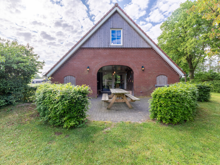 Groepsaccommodatie in Rekken (Gelderland) voor 14 personen met 7 slaapkamers en 3 badkamers.