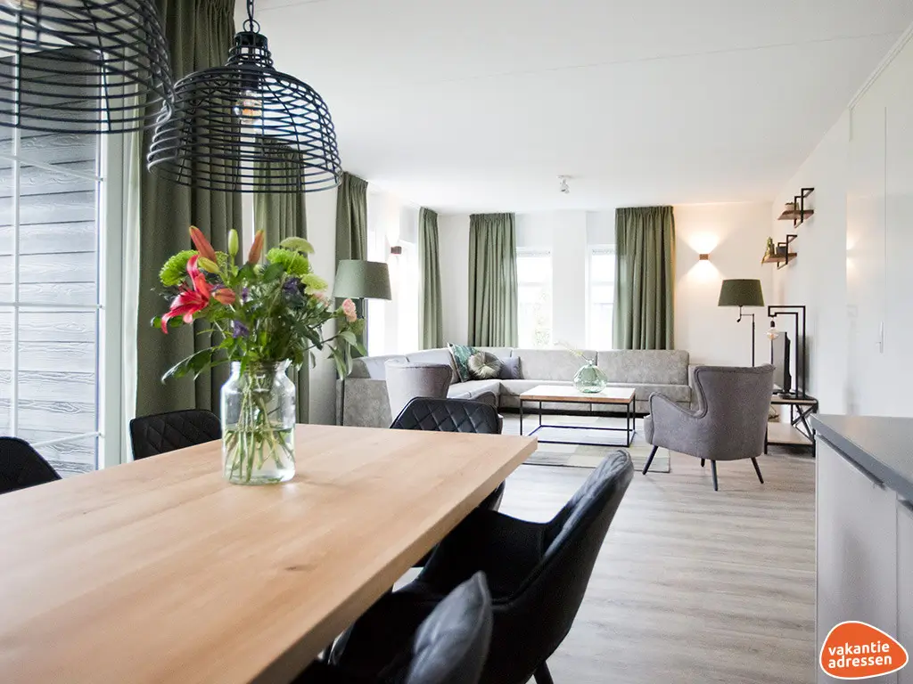 Groepsaccommodatie in Voorthuizen (Gelderland) voor 12 personen met 5 slaapkamers en 5 badkamers.