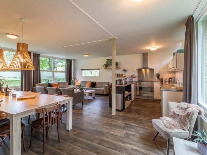 Groepsaccommodatie in Bakkeveen (Friesland) voor 16 personen met 8 slaapkamers en 8 badkamers.