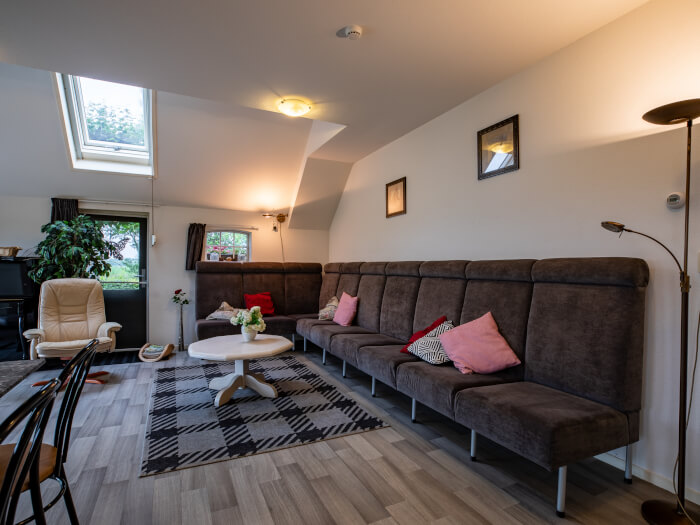 Groepsaccommodatie in Pesse (Drenthe) voor 12 personen met 8 slaapkamers en 5 badkamers.