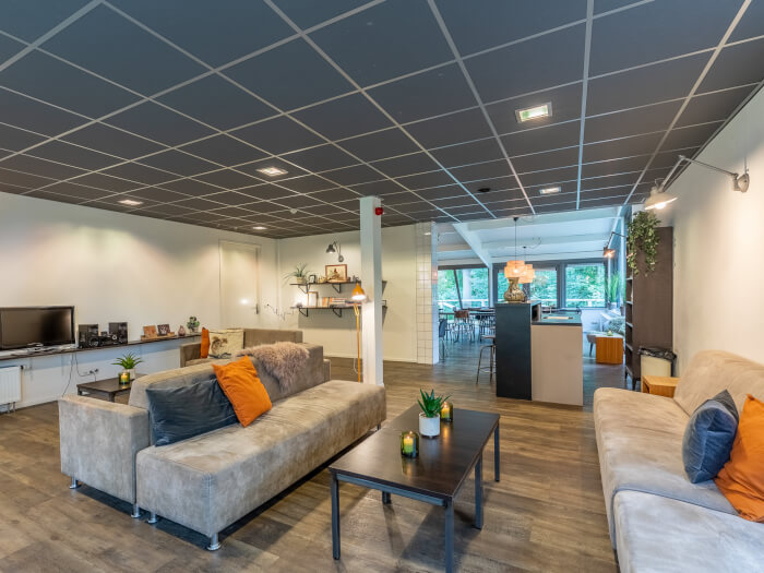 Groepsaccommodatie in Bakkeveen (Friesland) voor 28 personen met 14 slaapkamers en 14 badkamers.