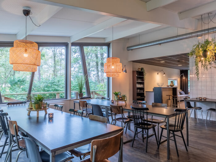 Groepsaccommodatie in Bakkeveen (Friesland) voor 28 personen met 14 slaapkamers en 14 badkamers.