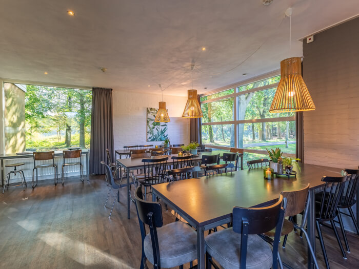 Groepsaccommodatie in Bakkeveen (Friesland) voor 28 personen met 14 slaapkamers en 14 badkamers.