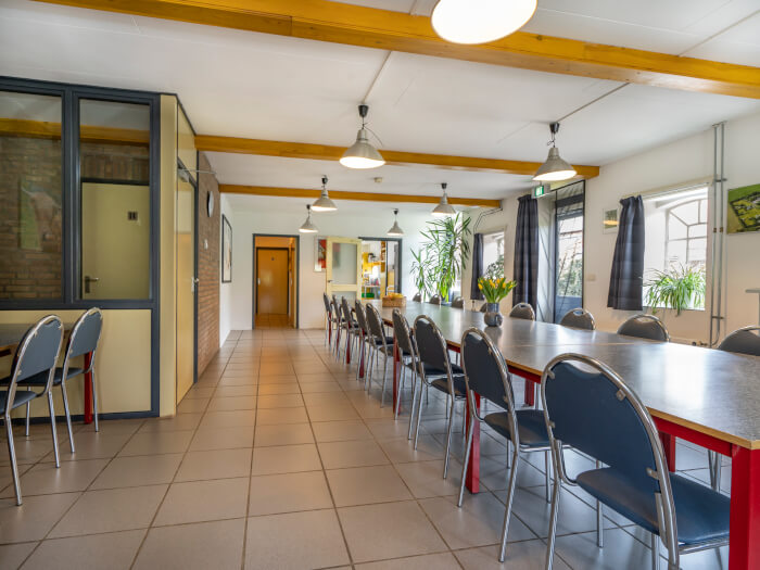 Groepsaccommodatie in Vierhuizen (Groningen) voor 34 personen met 10 slaapkamers en 6 badkamers.