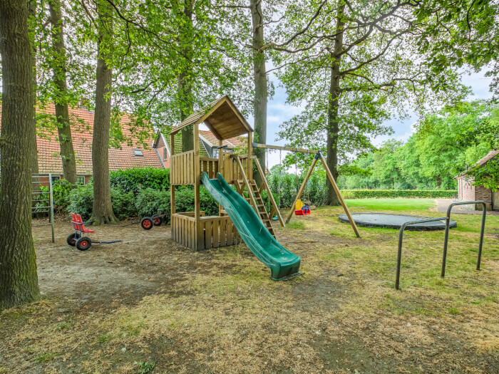 Groepsaccommodatie in Hezingen (Overijssel) voor 10 personen met 4 slaapkamers en 2 badkamers.