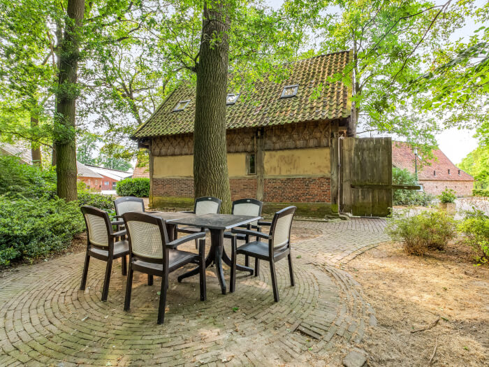 Groepsaccommodatie in Hezingen (Overijssel) voor 10 personen met 4 slaapkamers en 2 badkamers.
