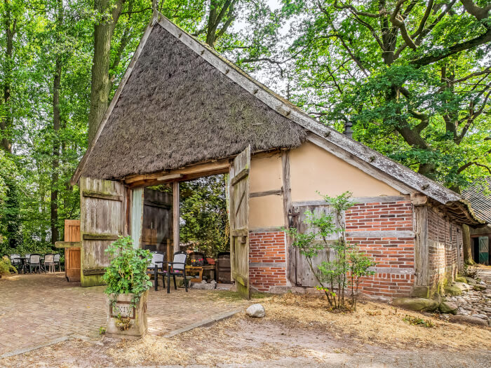 Groepsaccommodatie in Hezingen (Overijssel) voor 10 personen met 4 slaapkamers en 2 badkamers.