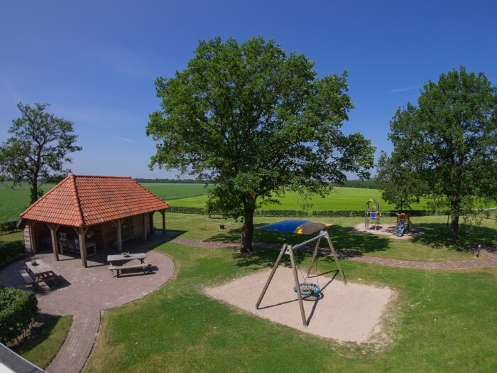 Groepsaccommodatie in Witteveen (Drenthe) voor 34 personen met 17 slaapkamers en 15 badkamers.