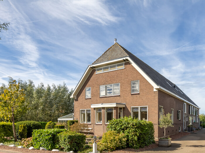 Groepsaccommodatie in Goudriaan (Zuid-Holland) voor 12 personen met 5 slaapkamers en 5 badkamers.