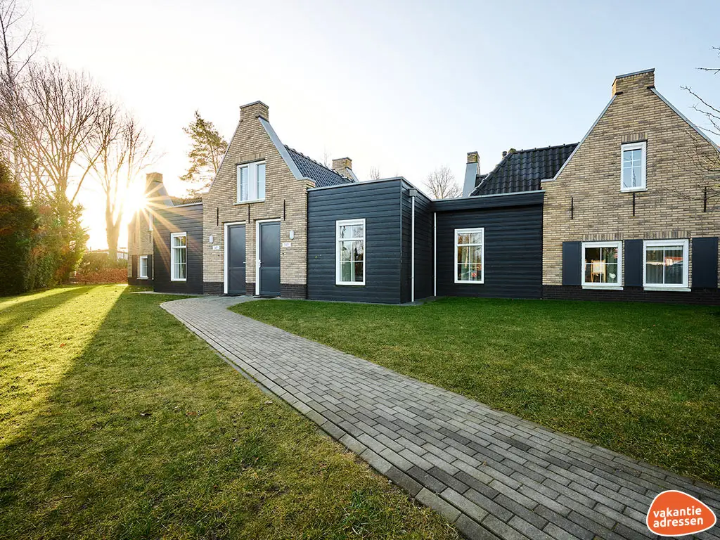 Groepsaccommodatie in Voorthuizen (Gelderland) voor 12 personen met 5 slaapkamers en 5 badkamers.