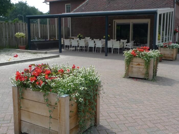 Groepsaccommodatie in Weert (Limburg) voor 18 personen met 5 slaapkamers en 4 badkamers.