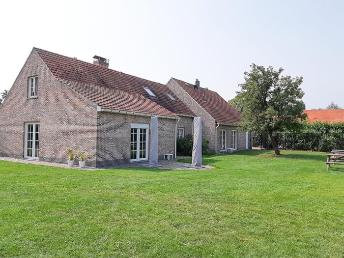 Groepsaccommodatie in Kalmthout (Noord-Brabant) voor 28 personen met 8 slaapkamers en 4 badkamers.
