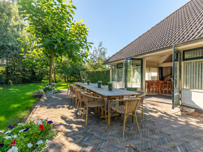 Groepsaccommodatie in Vollenhove (Overijssel) voor 22 personen met 9 slaapkamers en 5 badkamers.