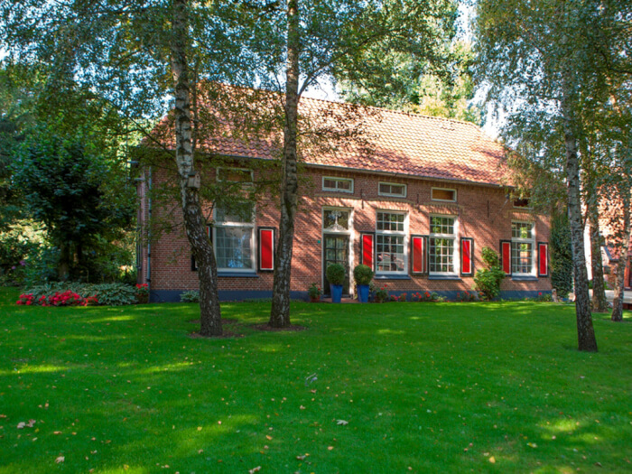 Groepsaccommodatie in Ruurlo (Gelderland) voor 14 personen met 7 slaapkamers en 5 badkamers.