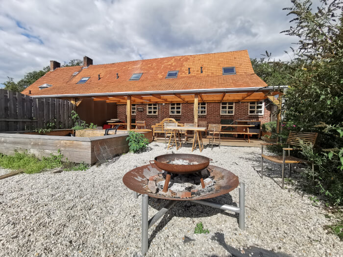 Groepsaccommodatie in Overloon (Noord-Brabant) voor 19 personen met 9 slaapkamers en 9 badkamers.