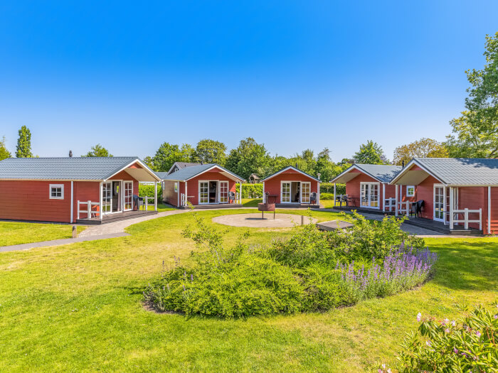 Groepsaccommodatie in Nunspeet (Gelderland) voor 30 personen met 15 slaapkamers en 5 badkamers.