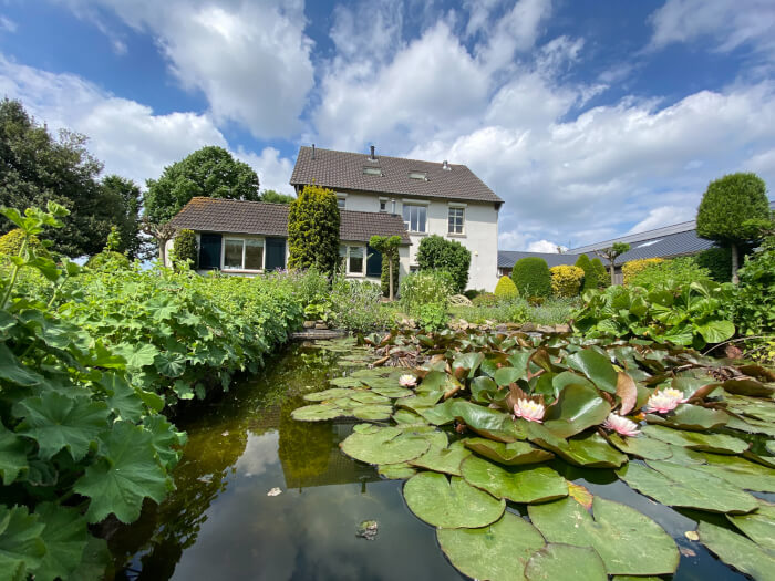 Groepsaccommodatie in Lengel (Gelderland) voor 12 personen met 6 slaapkamers en 4 badkamers.